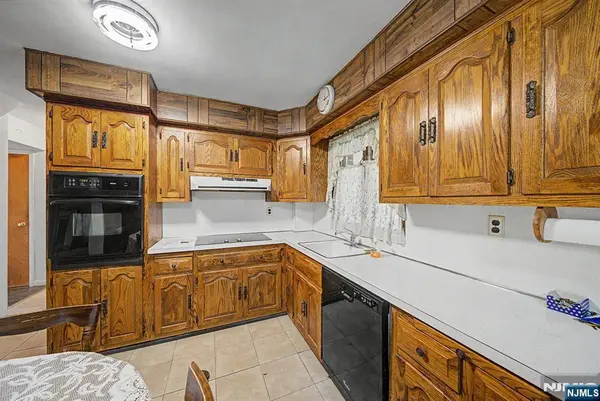27 Oswego AVE, Oakland, NJ 07436