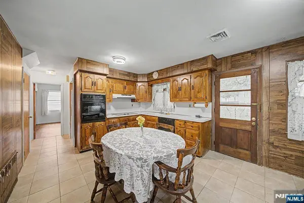 27 Oswego AVE, Oakland, NJ 07436
