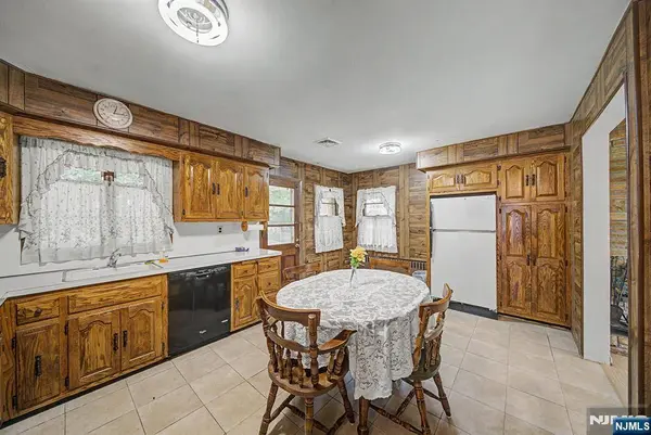 27 Oswego AVE, Oakland, NJ 07436