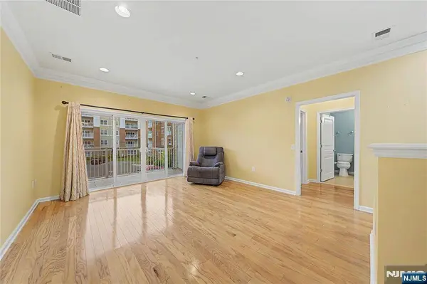 2116 Warrens WAY, Wanaque, NJ 07465