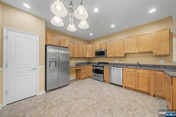 2116 Warrens WAY, Wanaque, NJ 07465