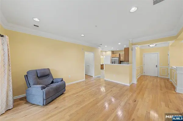 2116 Warrens WAY, Wanaque, NJ 07465