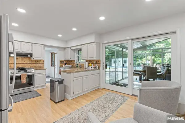 34 Andrew AVE, Oakland, NJ 07436