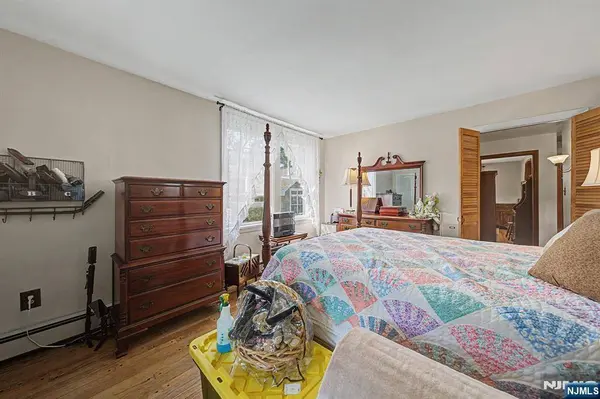 41 Poplar ST, Oakland, NJ 07436