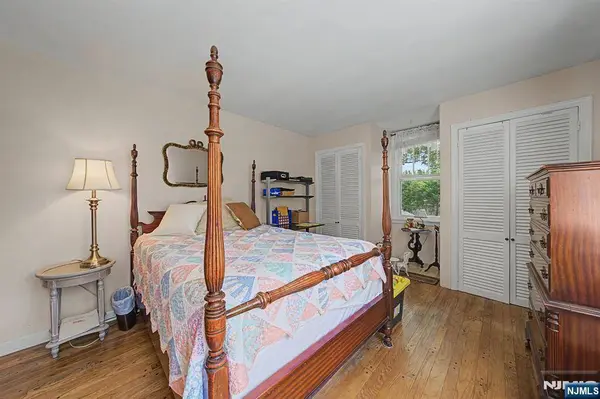 41 Poplar ST, Oakland, NJ 07436