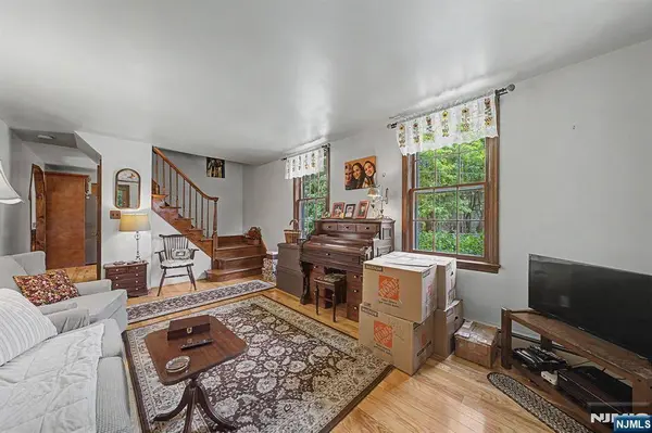41 Poplar ST, Oakland, NJ 07436
