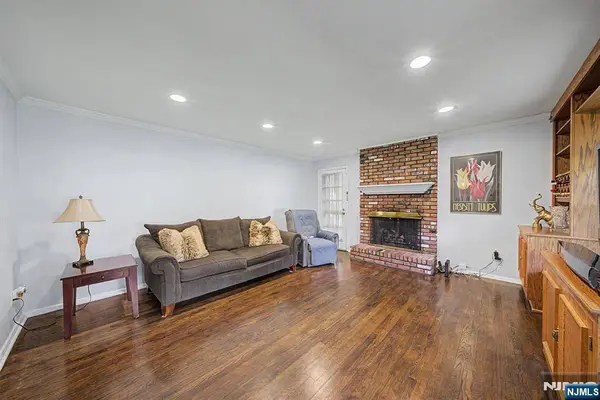 61 Heatherhill LN, Woodcliff Lake, NJ 07677