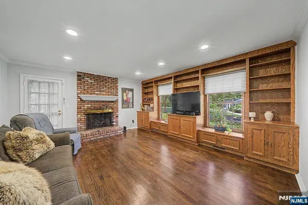 61 Heatherhill LN, Woodcliff Lake, NJ 07677