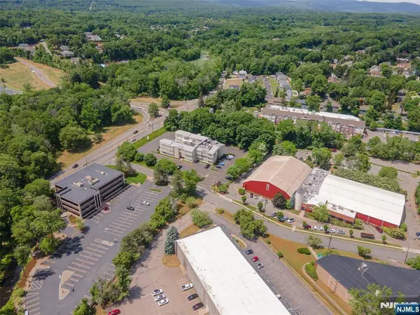 860 Wyckoff AVE, Mahwah, NJ 07430