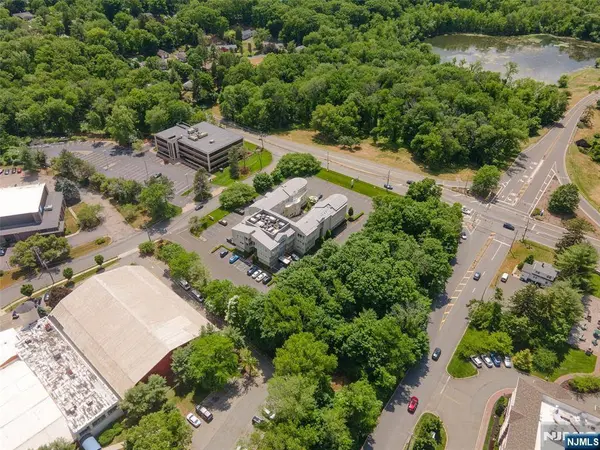 860 Wyckoff AVE, Mahwah, NJ 07430