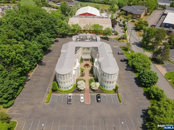 860 Wyckoff AVE, Mahwah, NJ 07430