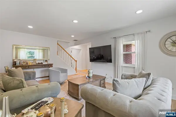 34 Andrew AVE, Oakland, NJ 07436