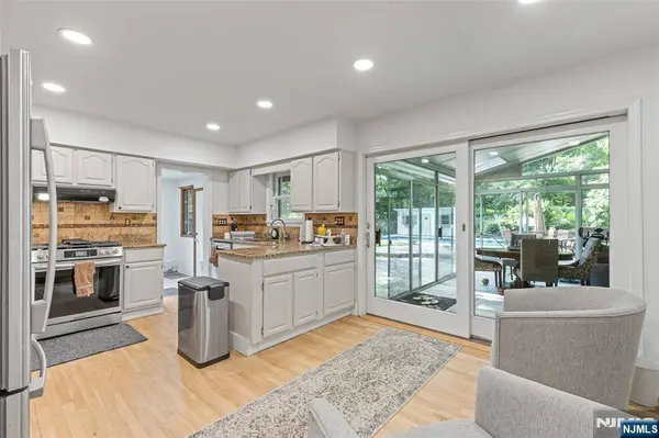 34 Andrew AVE, Oakland, NJ 07436