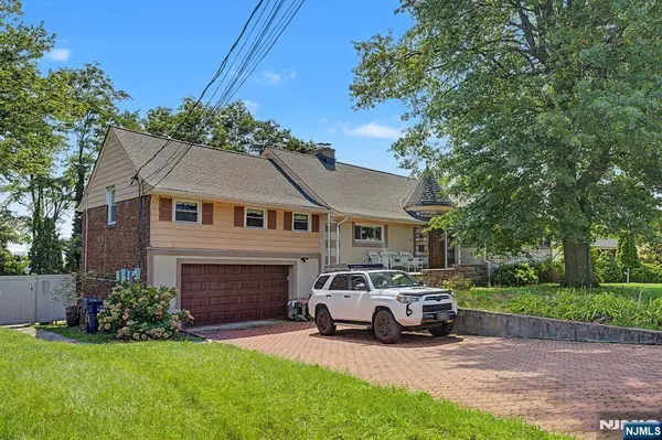 154 Ames ST, Hackensack, NJ 07601