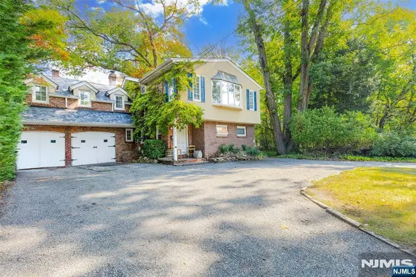 43 Spring Valley AVE