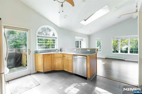 43 Spring Valley AVE, Paramus, NJ 07652