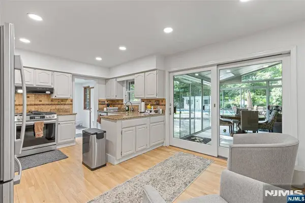 34 Andrew AVE, Oakland, NJ 07436