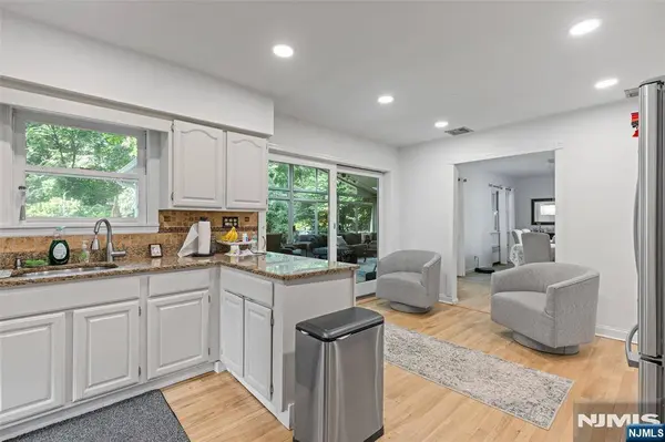 34 Andrew AVE, Oakland, NJ 07436