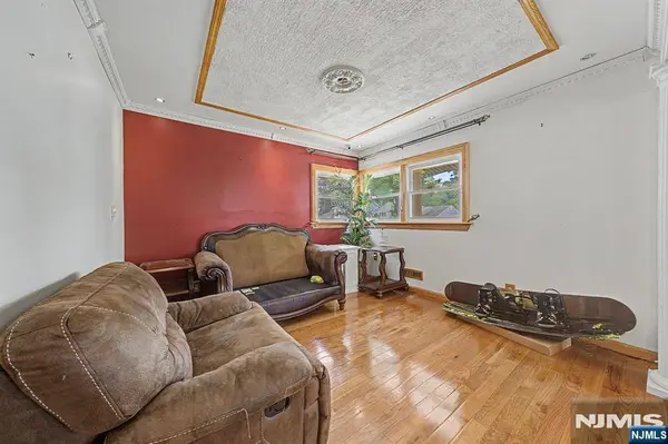 92 Blauvelt AVE, Bergenfield, NJ 07621