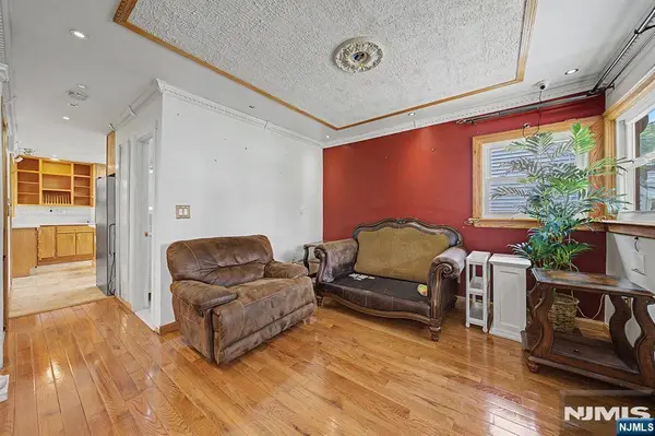 92 Blauvelt AVE, Bergenfield, NJ 07621