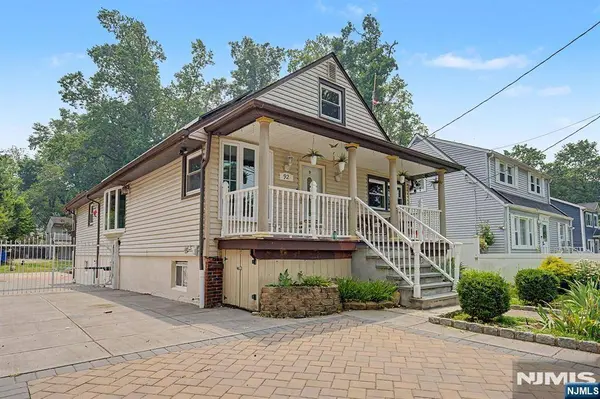 92 Blauvelt AVE, Bergenfield, NJ 07621
