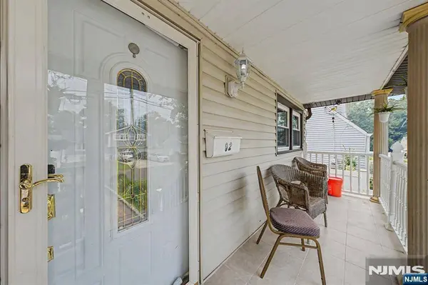 92 Blauvelt AVE, Bergenfield, NJ 07621