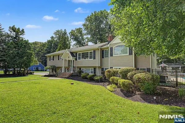62 Andrew AVE, Oakland, NJ 07436