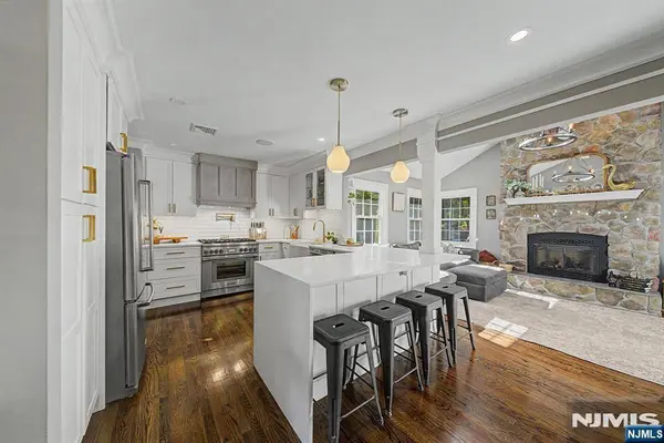 62 Andrew AVE, Oakland, NJ 07436