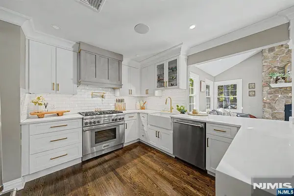 62 Andrew AVE, Oakland, NJ 07436