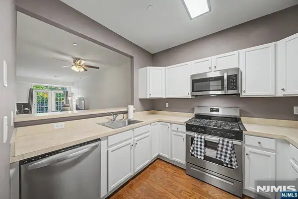 175 Rochelle AVE #218, Rochelle Park, NJ 07662
