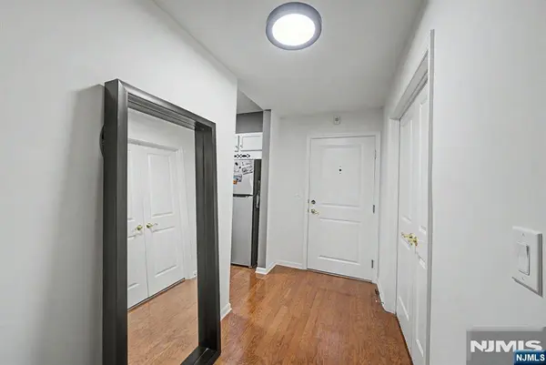 175 Rochelle AVE #218, Rochelle Park, NJ 07662