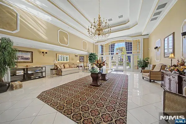 175 Rochelle AVE #218, Rochelle Park, NJ 07662