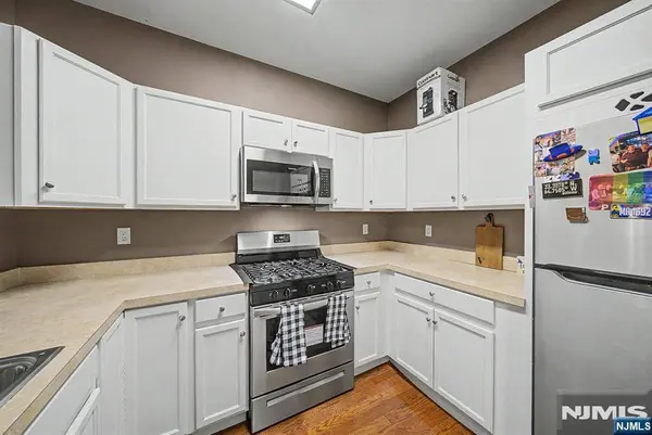 175 Rochelle AVE #218, Rochelle Park, NJ 07662