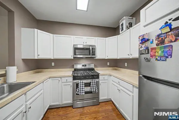175 Rochelle AVE #218, Rochelle Park, NJ 07662