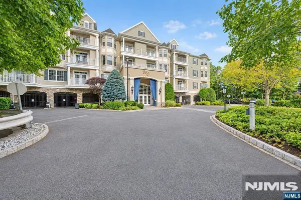 175 Rochelle AVE #218
