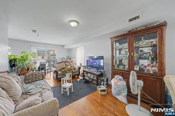 409 12th ST, Union City, NJ 07087