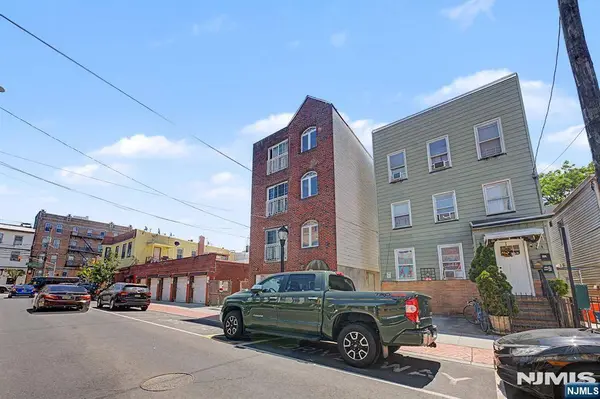 409 12th ST, Union City, NJ 07087