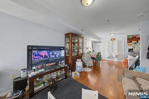 409 12th ST, Union City, NJ 07087