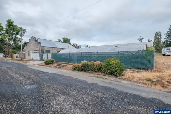 55 Q St, Cottage Grove, OR 97424