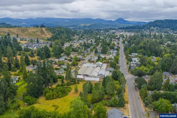 55 Q St, Cottage Grove, OR 97424