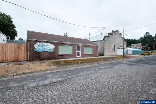55 Q St, Cottage Grove, OR 97424