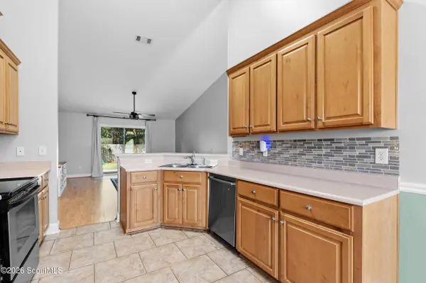 571 Henrietta ST, Kingsland, GA 31548