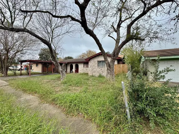 703 Hereford Drive, Beeville, TX 78102