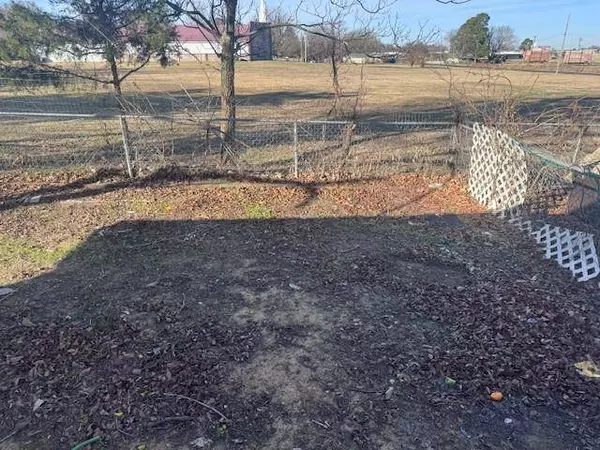 1435 26th Street NE #1435, Paris, TX 75460