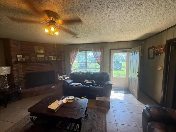 7039 County Road 3114, Buna, TX 77612