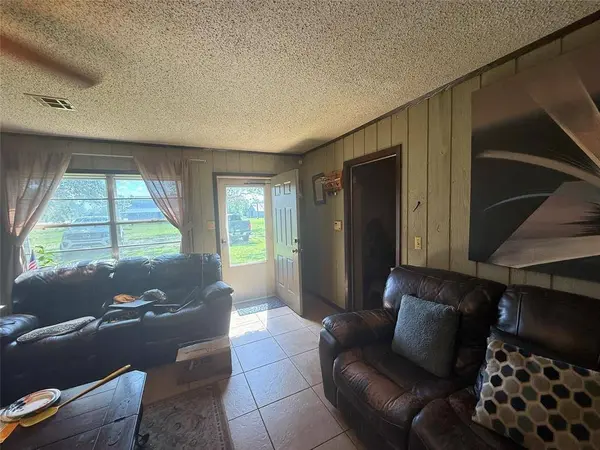 7039 County Road 3114, Buna, TX 77612