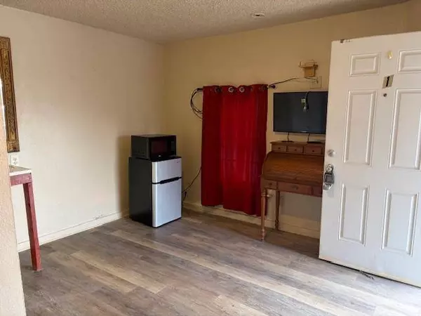 2070 N US Highway 69 #1, Denison, TX 75020