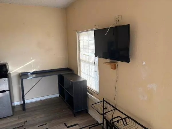 2070 N US Highway 69 #9, Denison, TX 75020