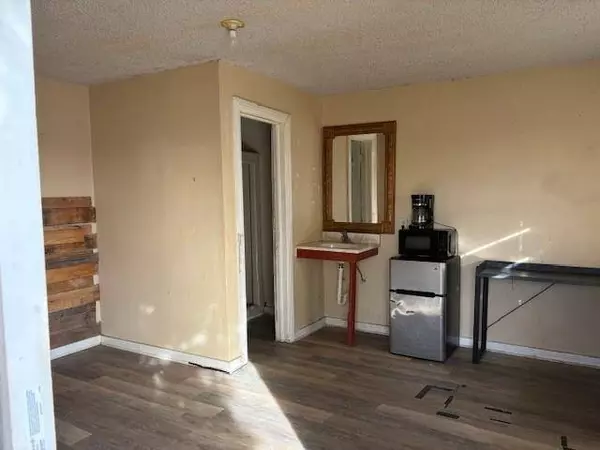 2070 N US Highway 69 #9, Denison, TX 75020