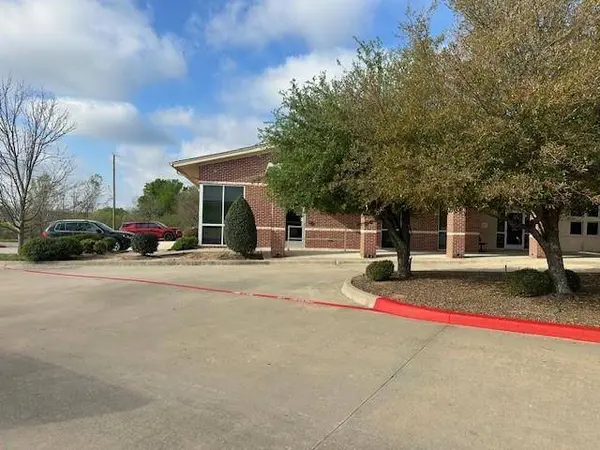 870 NE Loop 286, Paris, TX 75460